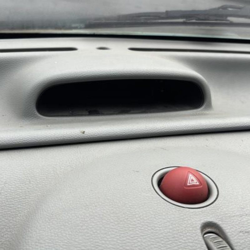 Feu arriere stop central RENAULT TWINGO 1 Photo n°18