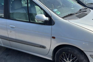 Custode arriere droit RENAULT SCENIC 1