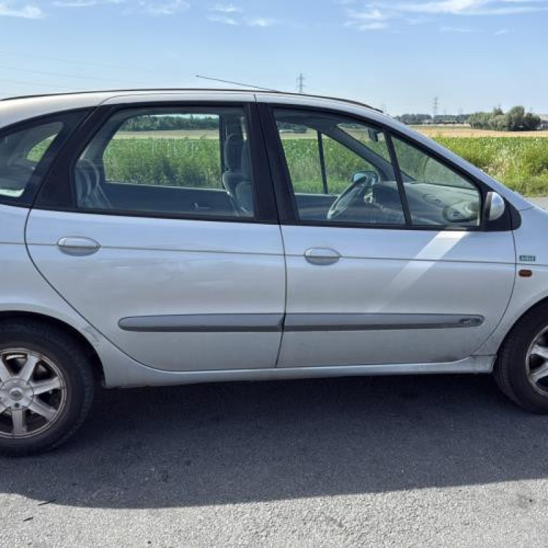 Feu arriere stop central RENAULT SCENIC 1 Photo n°7