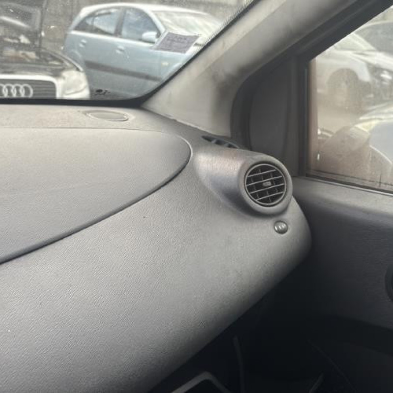 Feu arriere principal gauche (feux) RENAULT TWINGO 2 Photo n°16