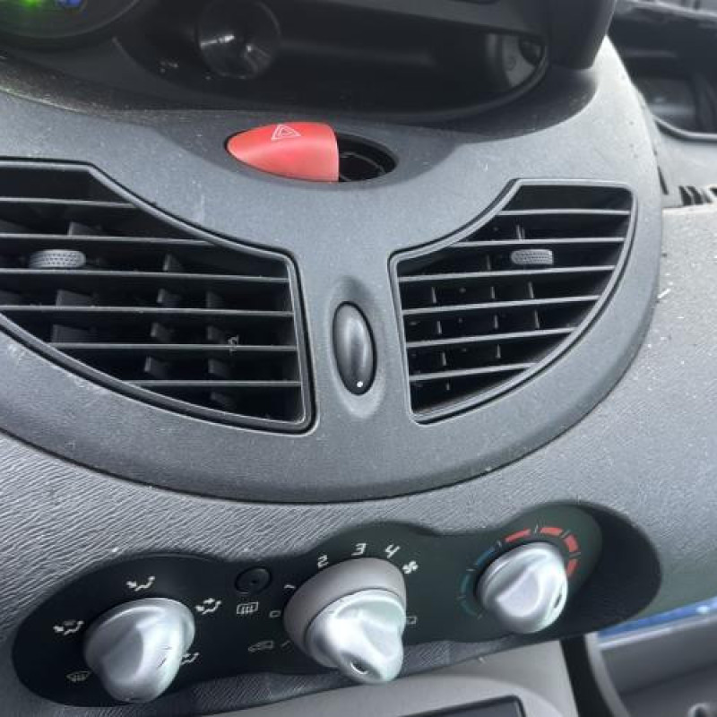 Feu arriere principal gauche (feux) RENAULT TWINGO 2 Photo n°18