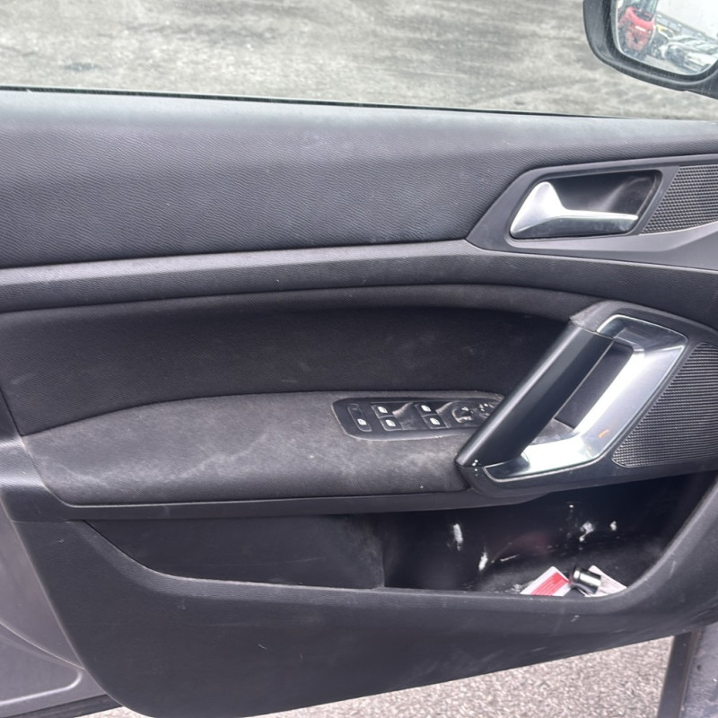 PEUGEOT 308 2 SW PHASE 2 BREAK 1.5 BLUE HDI - 16V TURBO Photo n°17