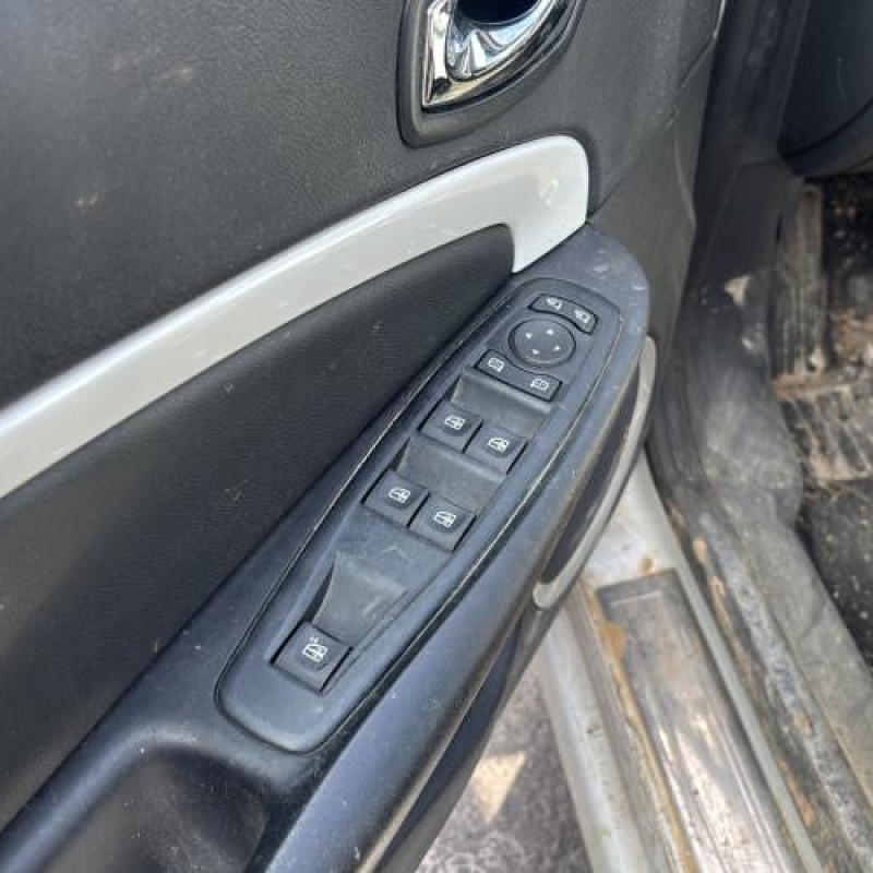 Poignee porte avant droit RENAULT MEGANE 3 Photo n°16