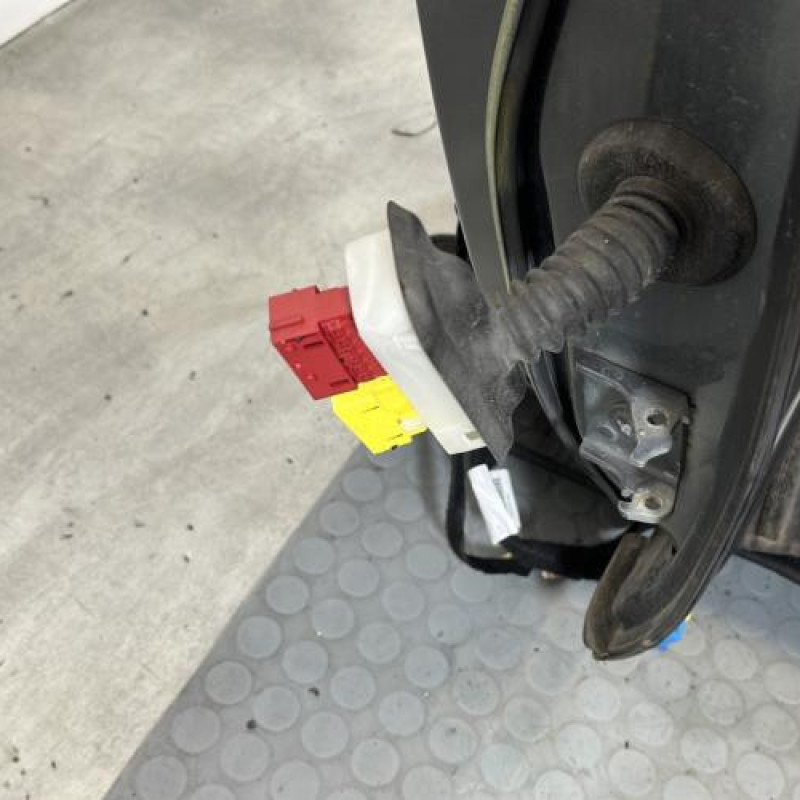 Porte avant gauche PEUGEOT 5008 1 Photo n°4