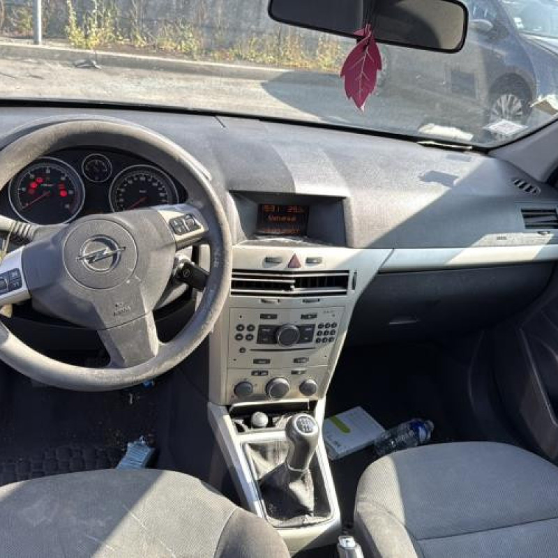 Pare choc arriere OPEL ASTRA H Photo n°18