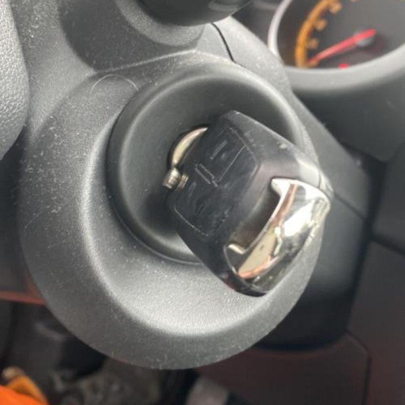 Pare choc arriere OPEL CORSA D Photo n°16