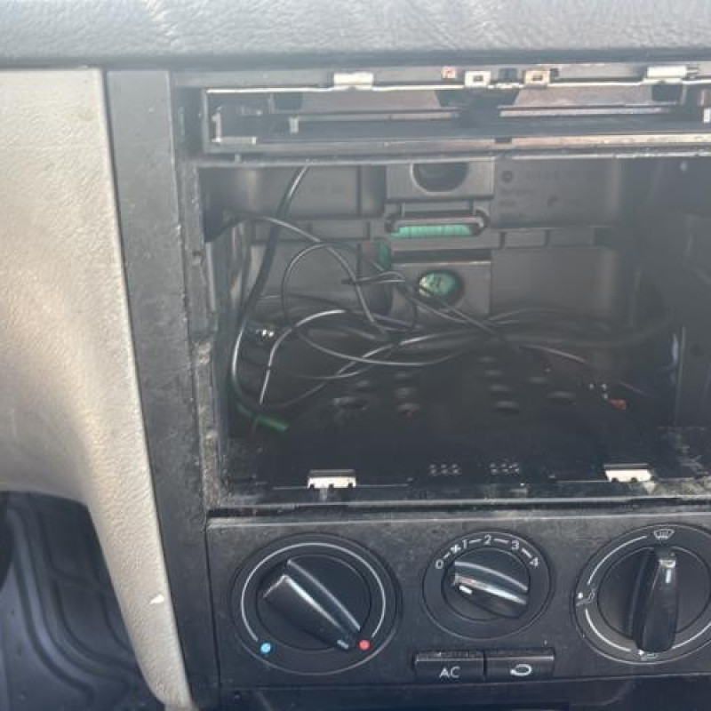 Leve vitre electrique avant droit VOLKSWAGEN GOLF 4 Photo n°18