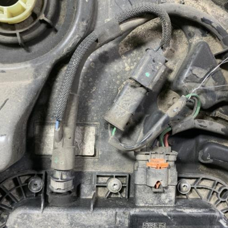 Reservoir AdBlue PEUGEOT 208 1 Photo n°3