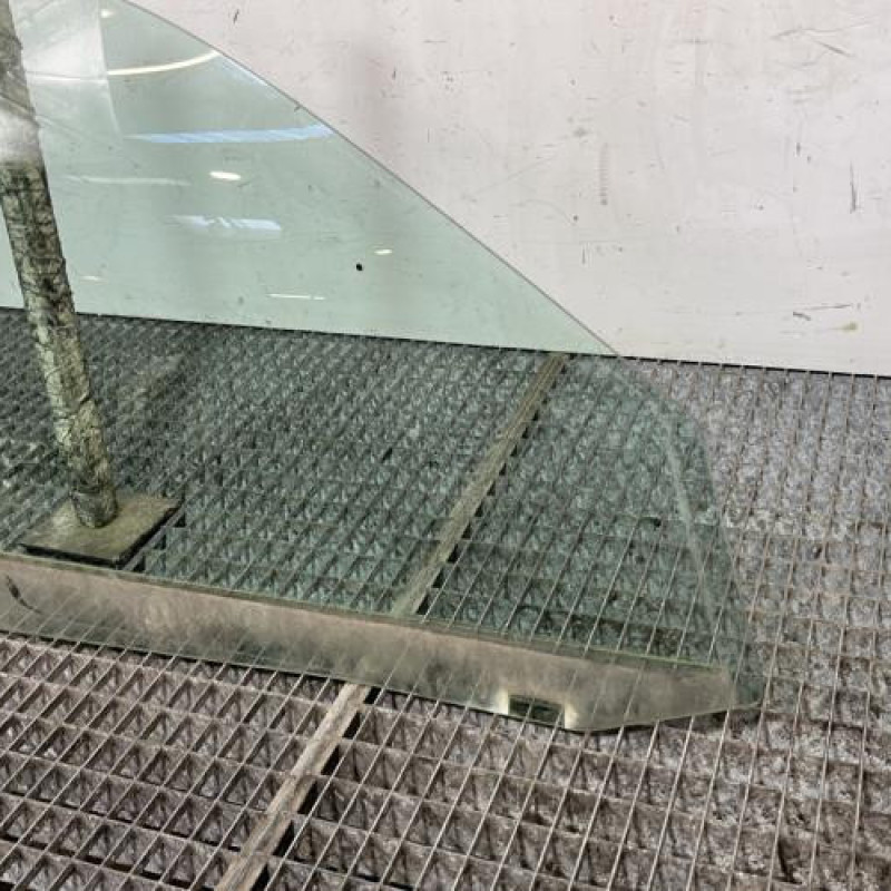 Vitre avant droit VOLKSWAGEN GOLF 4 Photo n°2