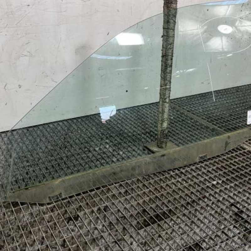 Vitre avant gauche VOLKSWAGEN GOLF 4 Photo n°2