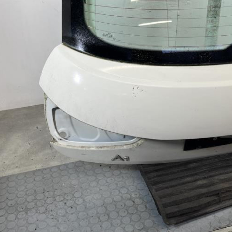 Malle/Hayon arriere AUDI A1 1 Photo n°5