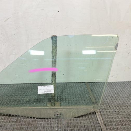 Vitre avant gauche PEUGEOT 106 Photo n°1