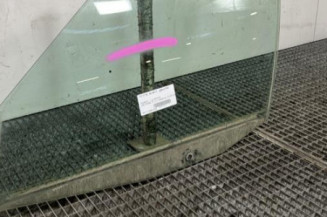 Vitre avant gauche PEUGEOT 106