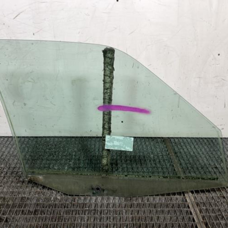 Vitre avant gauche PEUGEOT 106 Photo n°4