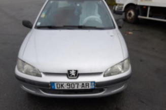 Vitre avant gauche PEUGEOT 106
