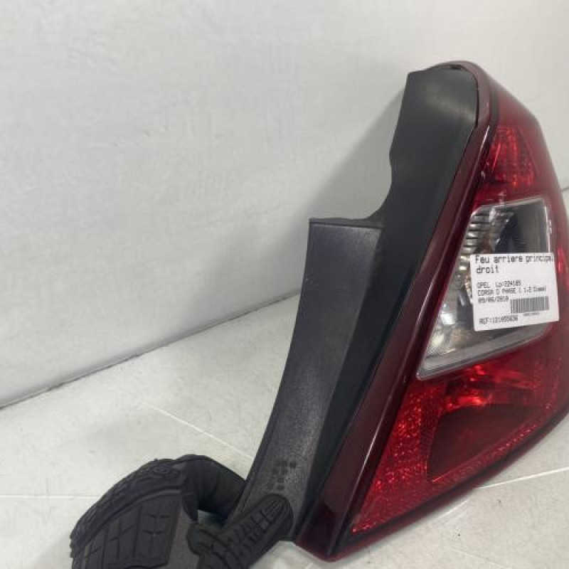 Feu arriere principal droit (feux) OPEL CORSA D Photo n°2