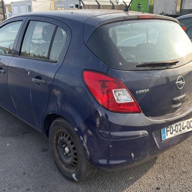 Feu arriere principal droit (feux) OPEL CORSA D Photo n°8