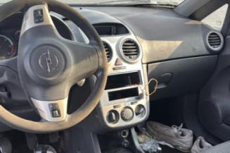 Feu arriere stop central OPEL CORSA D