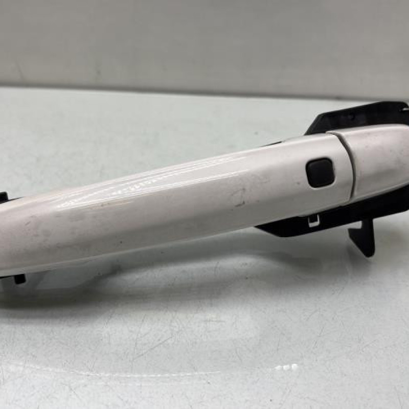 Poignee porte avant droit SUZUKI SWIFT 4 Photo n°1