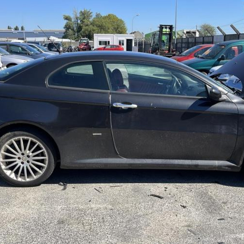 Pare choc arriere ALFA ROMEO GT Photo n°13