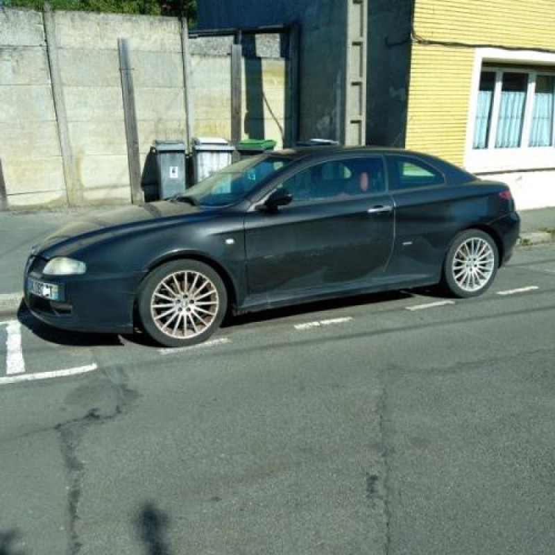 Pare choc arriere ALFA ROMEO GT Photo n°17