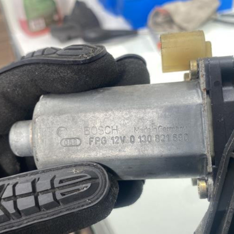 Leve vitre electrique avant gauche RENAULT CLIO 2 Photo n°7