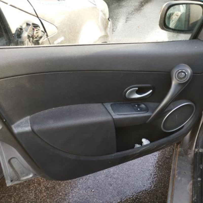Porte avant droit RENAULT CLIO 3 Photo n°15