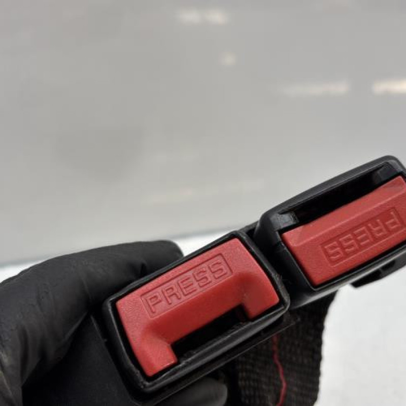 Attache ceinture arriere droit RENAULT CLIO 3 Photo n°3