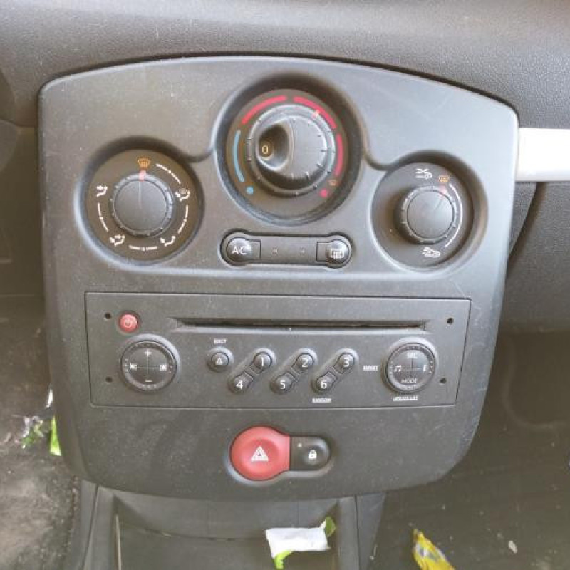 Attache ceinture arriere gauche RENAULT CLIO 3 Photo n°20