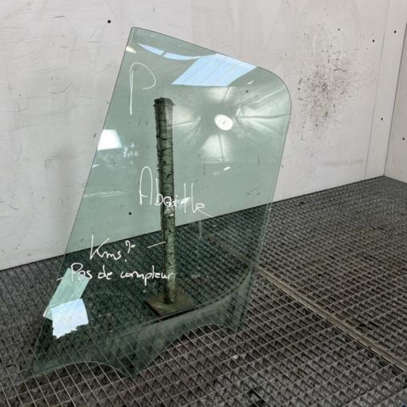 Vitre avant gauche RENAULT MASTER 3 Photo n°2