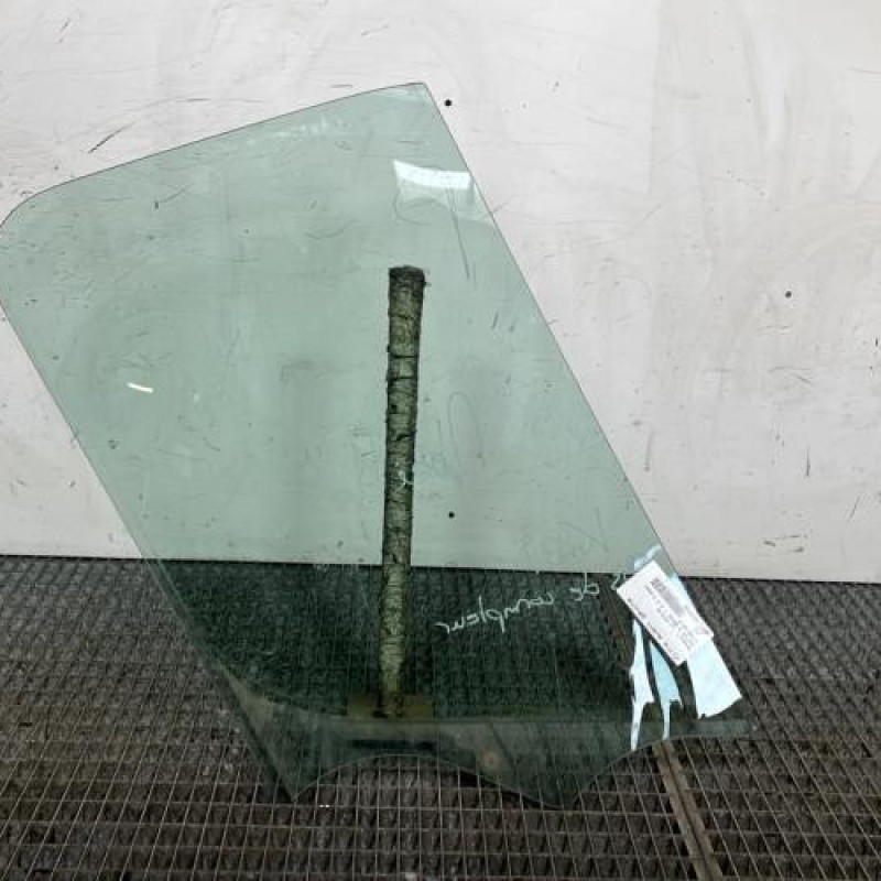 Vitre avant gauche RENAULT MASTER 3 Photo n°4