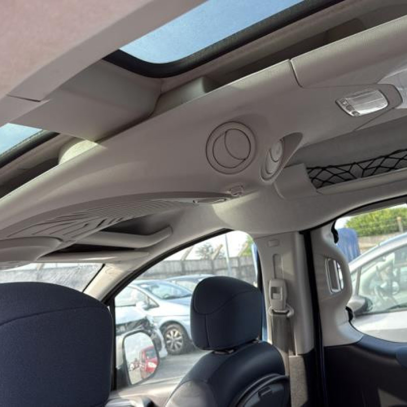 Repetiteur clignotant avant gauche (Feux) CITROEN BERLINGO 2 Photo n°19