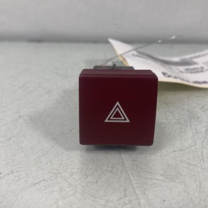 Bouton de warning CITROEN BERLINGO 2 Photo n°1