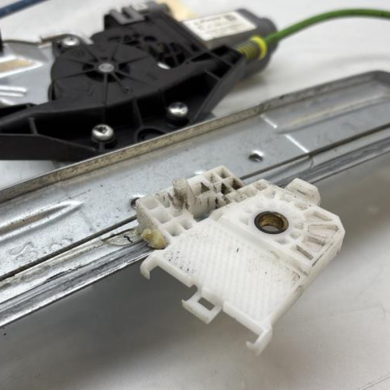 Leve vitre electrique avant gauche CITROEN C3 PICASSO Photo n°7