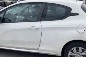 Ecran GPS PEUGEOT 208 1