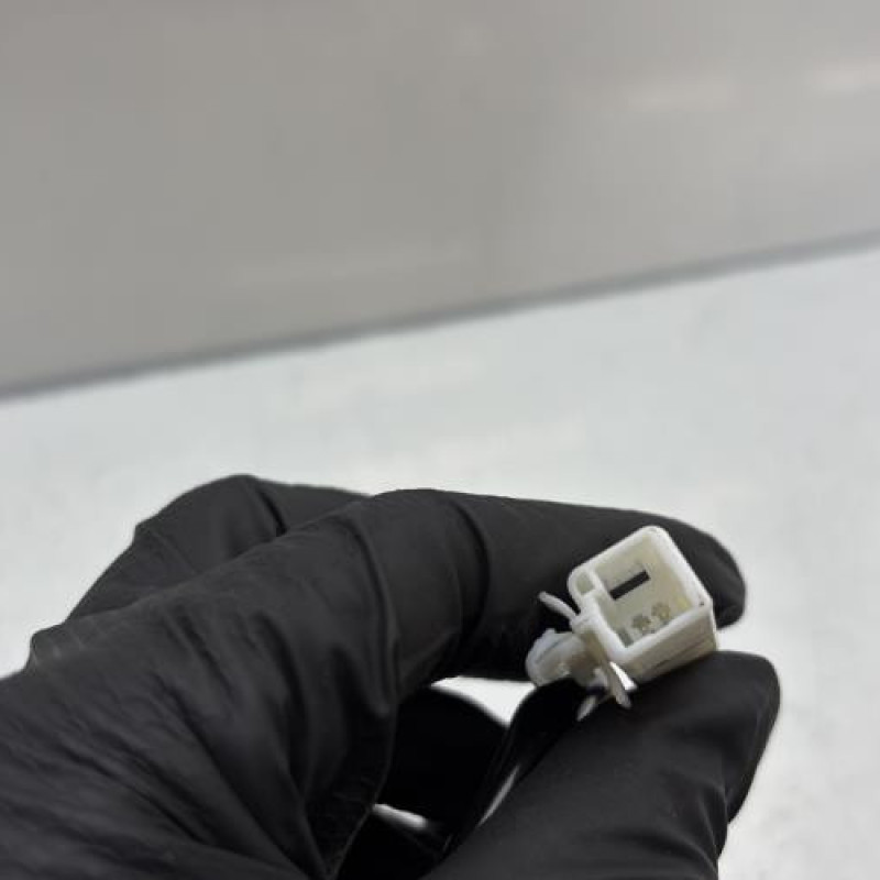 Attache ceinture avant gauche PEUGEOT 107 Photo n°3