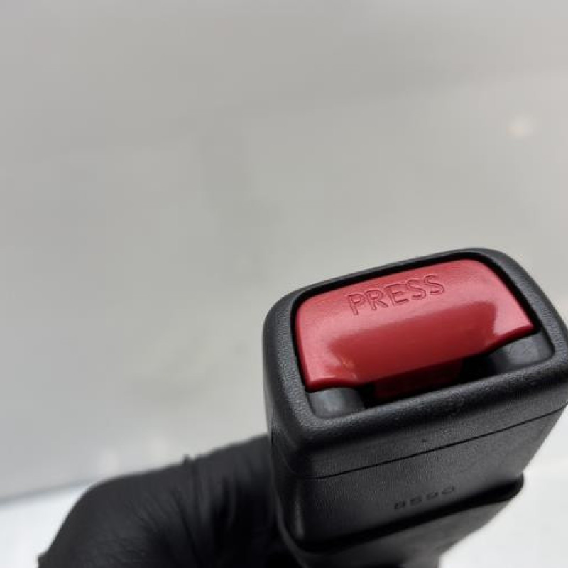 Attache ceinture avant gauche PEUGEOT 107 Photo n°4