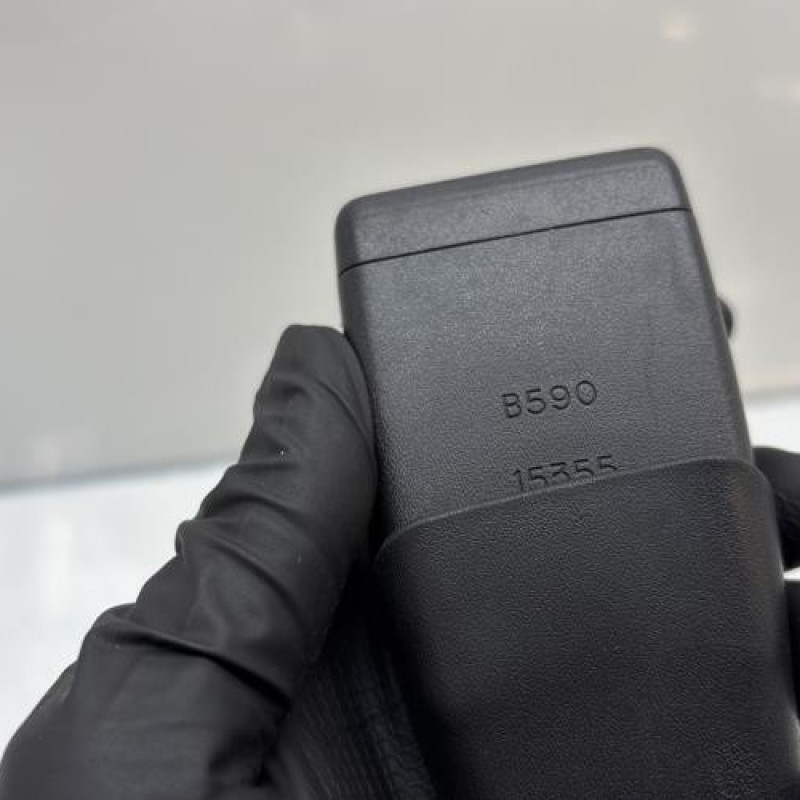 Attache ceinture avant gauche PEUGEOT 107 Photo n°6