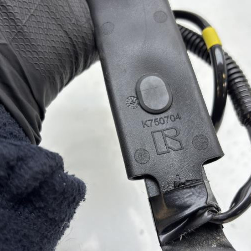 Attache ceinture avant gauche PEUGEOT 107 Photo n°7