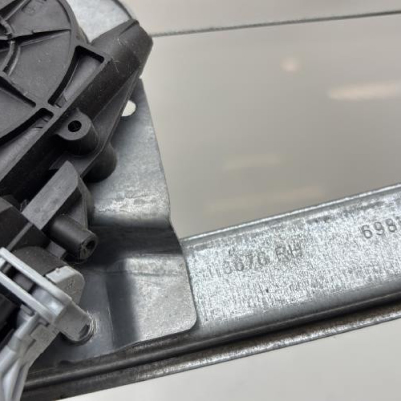 Leve vitre electrique avant droit PEUGEOT 107 Photo n°5
