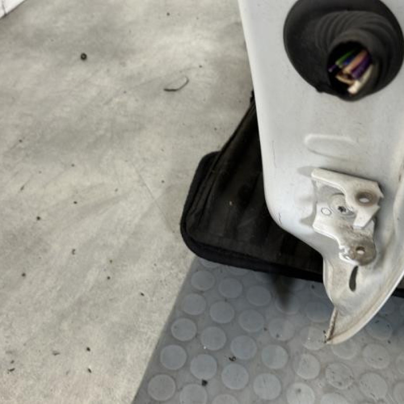 Porte avant gauche PEUGEOT 208 1 Photo n°5