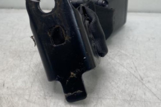 Attache ceinture arriere droit PEUGEOT 208 1