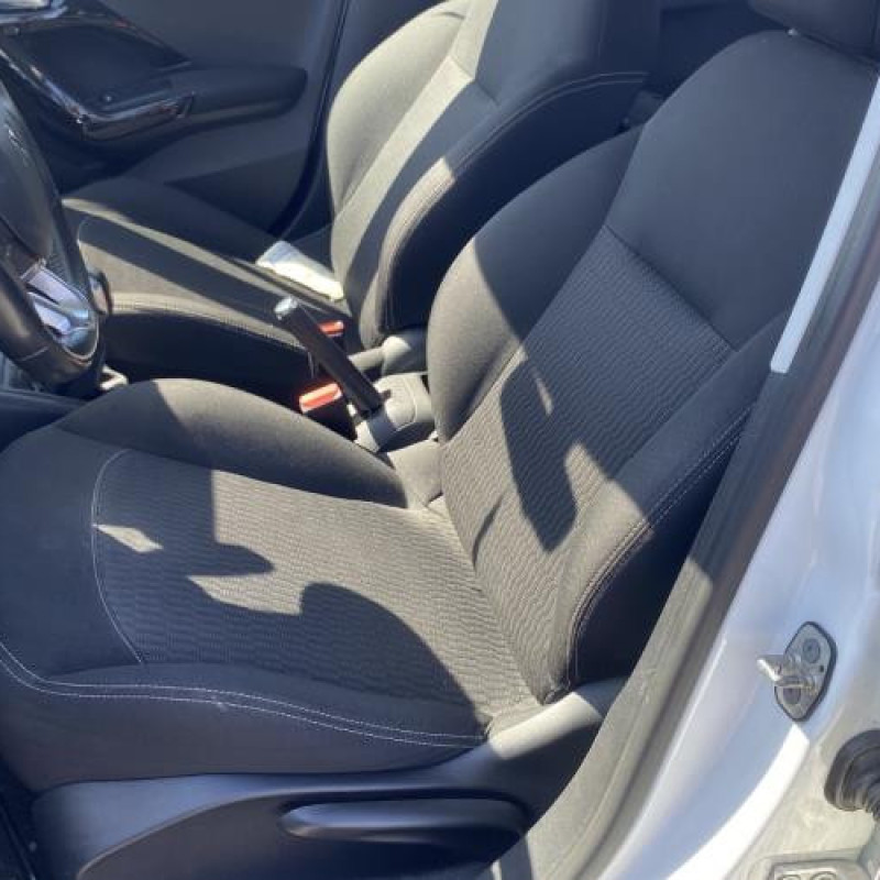 Attache ceinture arriere droit PEUGEOT 208 1 Photo n°14