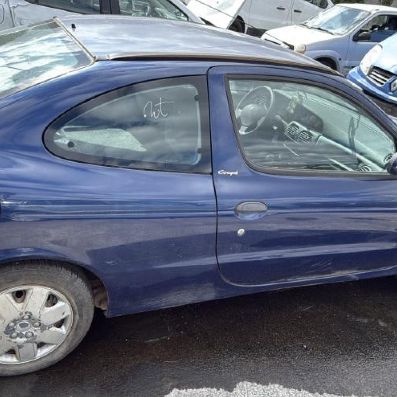 Capot RENAULT MEGANE 1 Photo n°15