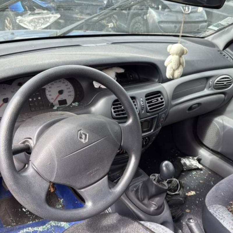 Pare choc arriere RENAULT MEGANE 1 Photo n°20