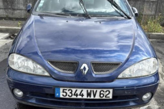 Pare choc avant RENAULT MEGANE 1