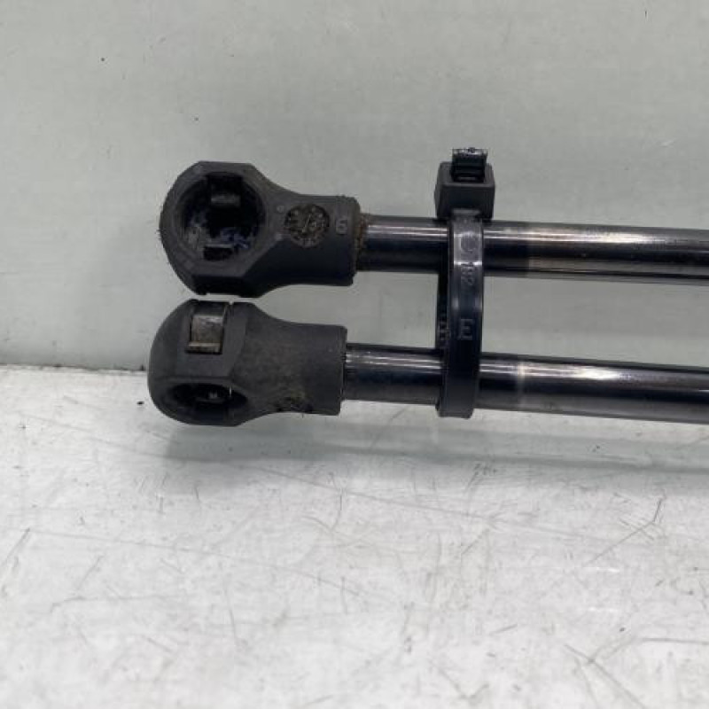 Verin de coffre PEUGEOT 308 1 Photo n°2