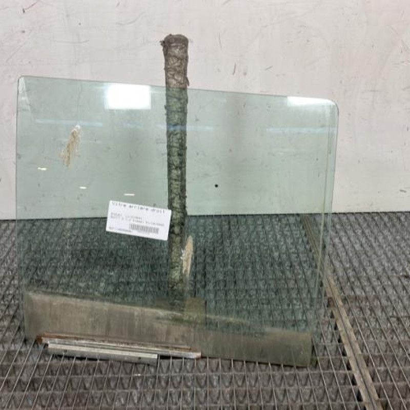 Vitre arriere droit SUZUKI SWIFT 3 Photo n°1