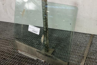 Vitre arriere droit SUZUKI SWIFT 3