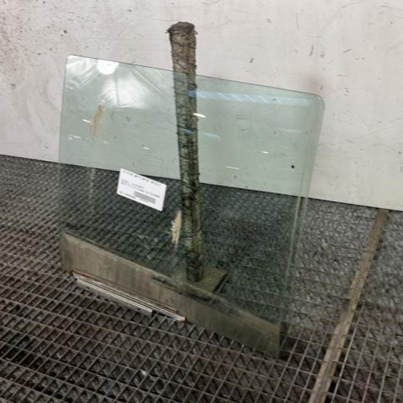 Vitre arriere droit SUZUKI SWIFT 3 Photo n°3